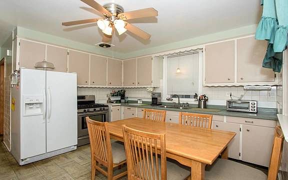 4th image of 2140 W Berwyn Ave