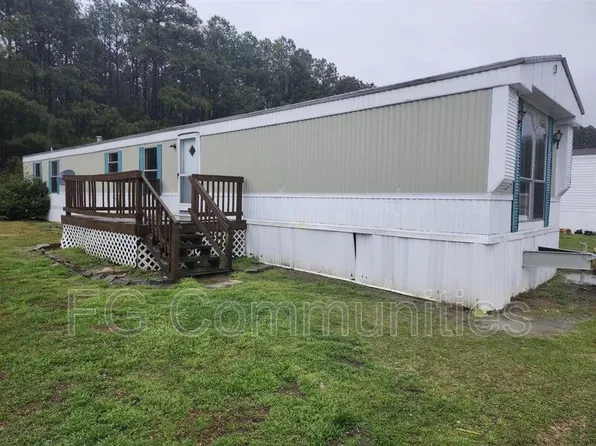 1023 Crystal Blvd, Selma, NC 27576