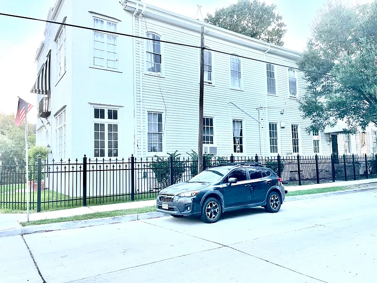 2403 Carondelet St #D — Photo 17