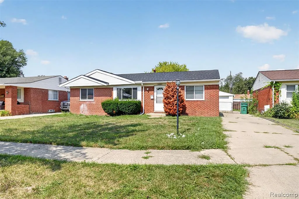 3 bed, 1.5 bath, 1008 sqft, $1,800 — Photo 4