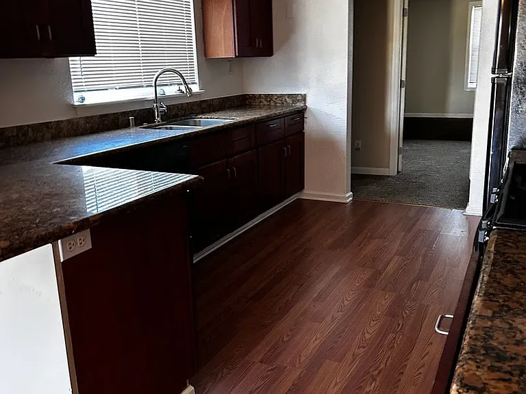 1820 Carolina St — Photo 9