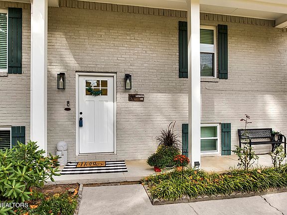 4th image of 6717 Worthington Ln