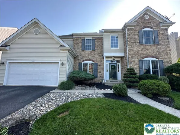 1989 Strathmore Dr, Macungie, PA 18062
