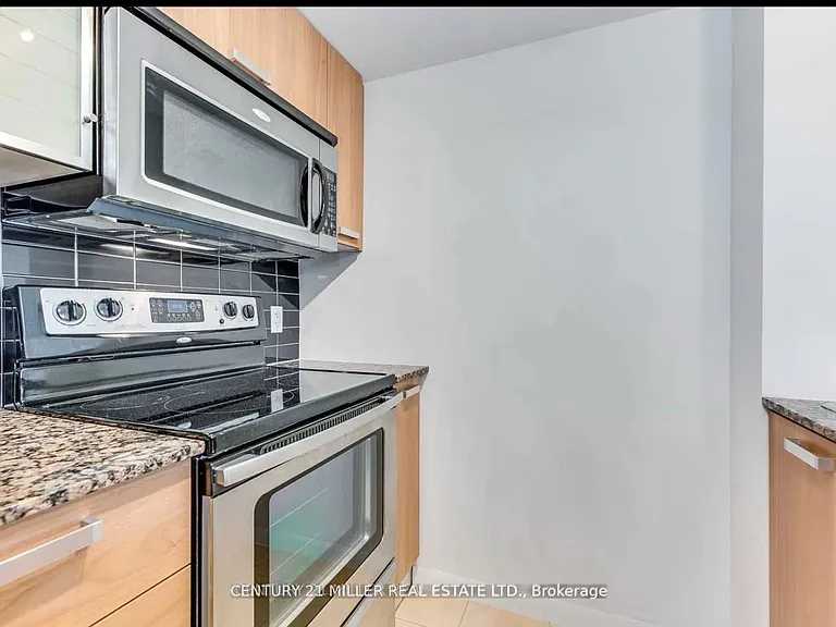 37 Grosvenor St #1504 — Photo 5