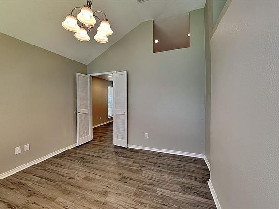 5th image of 102 Violet Dr #102