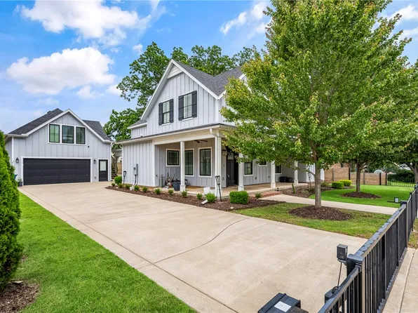 448 SW C St, Bentonville, AR 72712