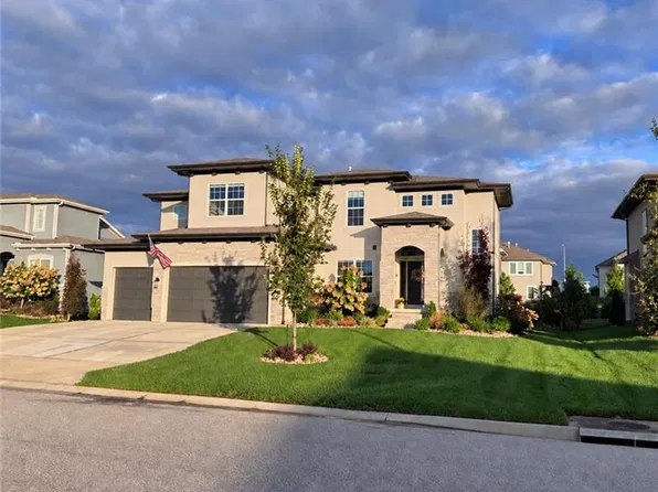 2118 NW Killarney Ln, Lees Summit, MO 64081