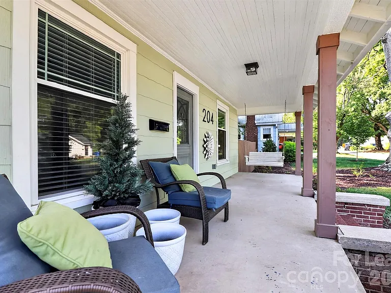 204 E McNeely Ave — Photo 44