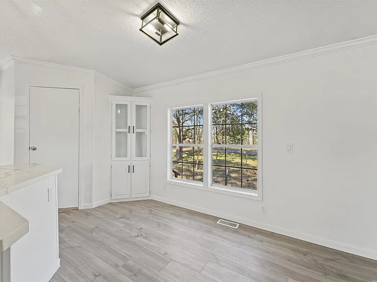 23239 Lakeside Dr — Photo 5