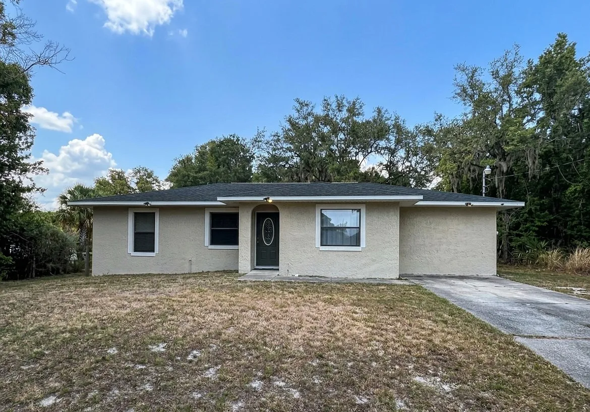 4 bed, 1277 sqft, $2,200 — Photo 1