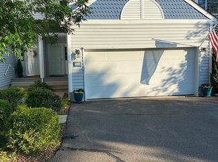4095 Milford Landing Dr, Matamoras, PA 18337