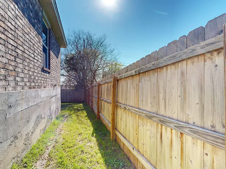 914 Ramblewood St #B — Photo 17