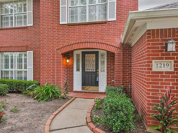 2nd image of 1219 Moss Dale Dr