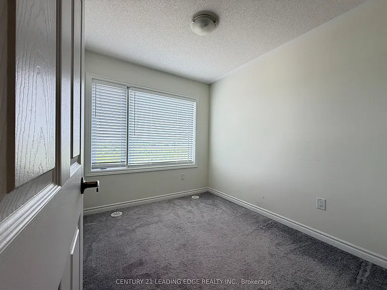 70 Lockyer Dr — Photo 25