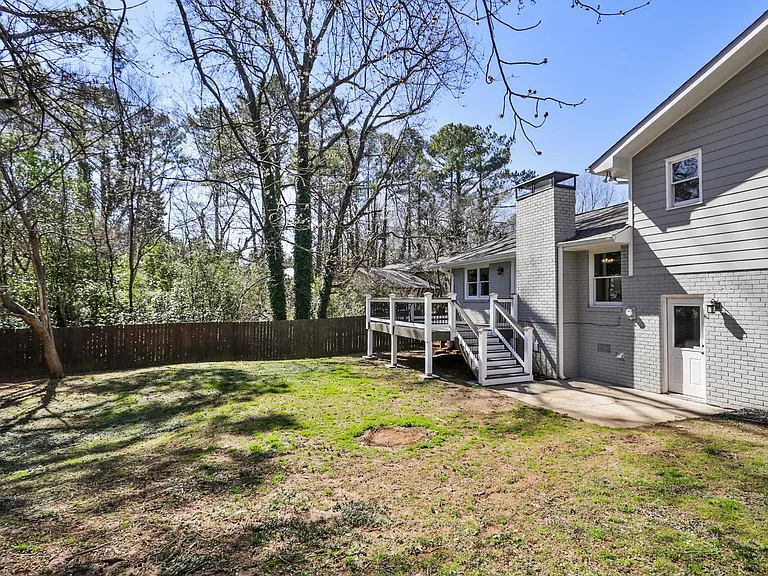 220 Mansell Cir — Photo 25