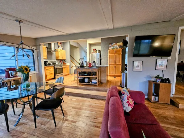 11810 N Schwemer Ln, Mequon, WI 53092