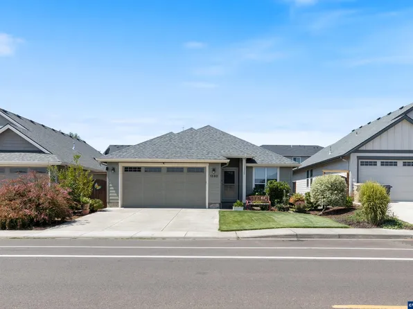 1590 SE Barberry Ave, Dallas, OR 97338
