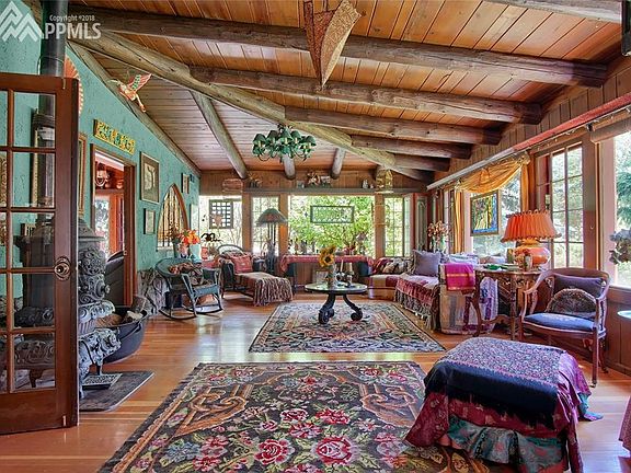 Farmhouse Sunroom - Very Large Flex Space