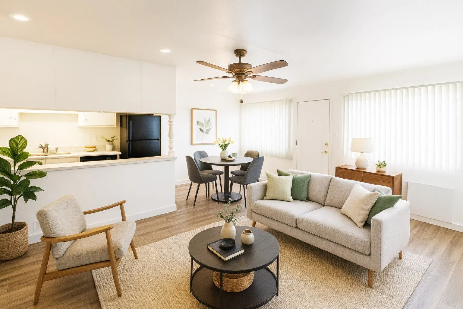 St Moritz Garden Apartments — Photo 1