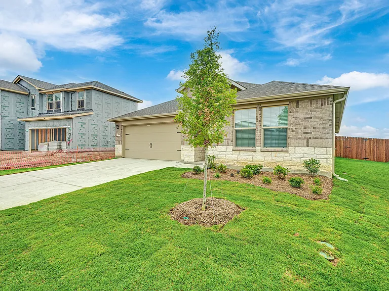 2044 Hearn Dr — Photo 3