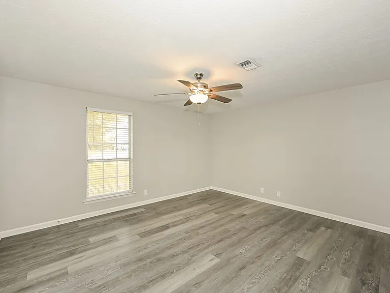 209 Lexington Dr — Photo 11
