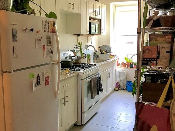 3rd image of 527 Gates Ave APT 2