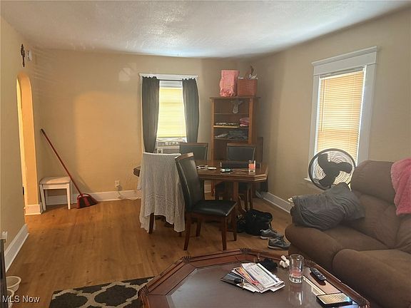 3rd image of 1014 W 20th St