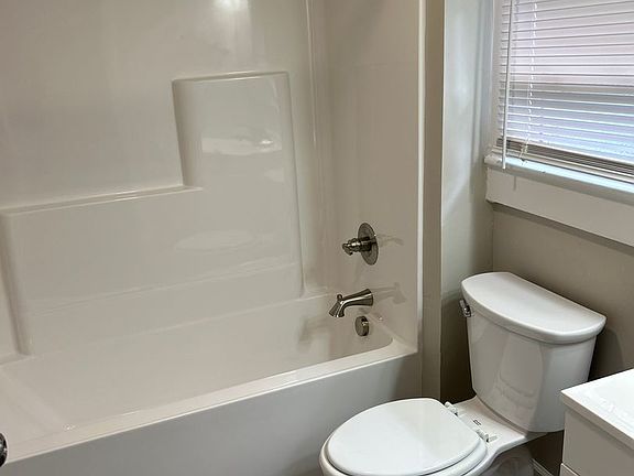 5th image of 1461 Douglas St