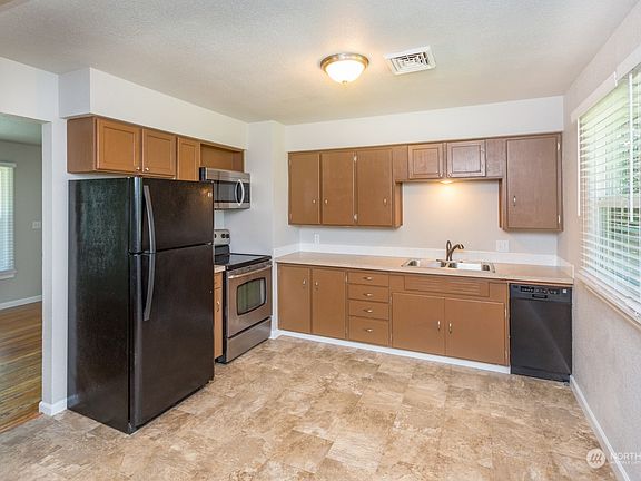 4th image of 1237 Francis Avenue
