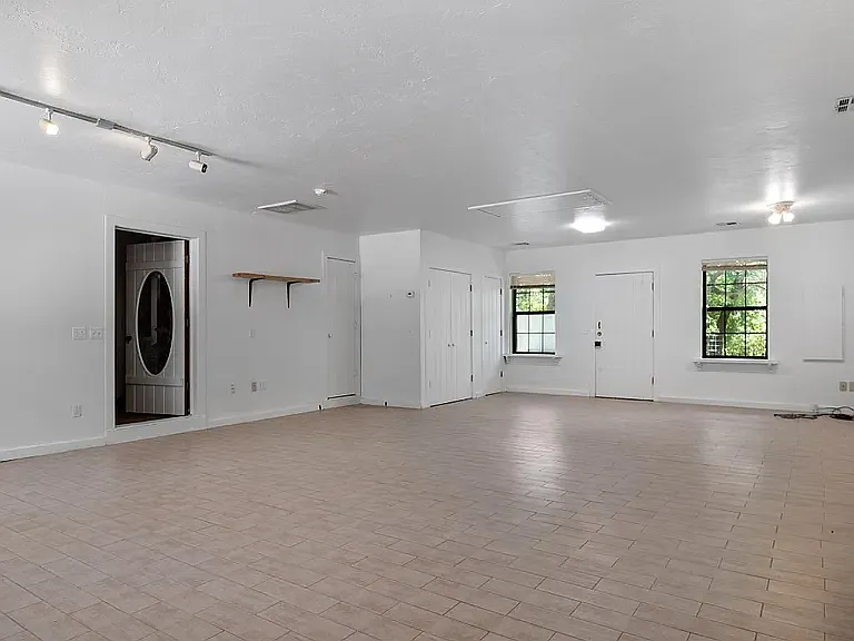 1600 E Covell Rd — Photo 9