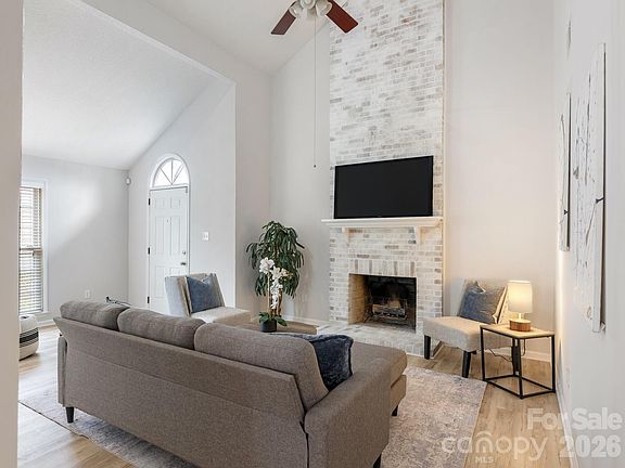 4th image of 9453 Kings Falls Dr