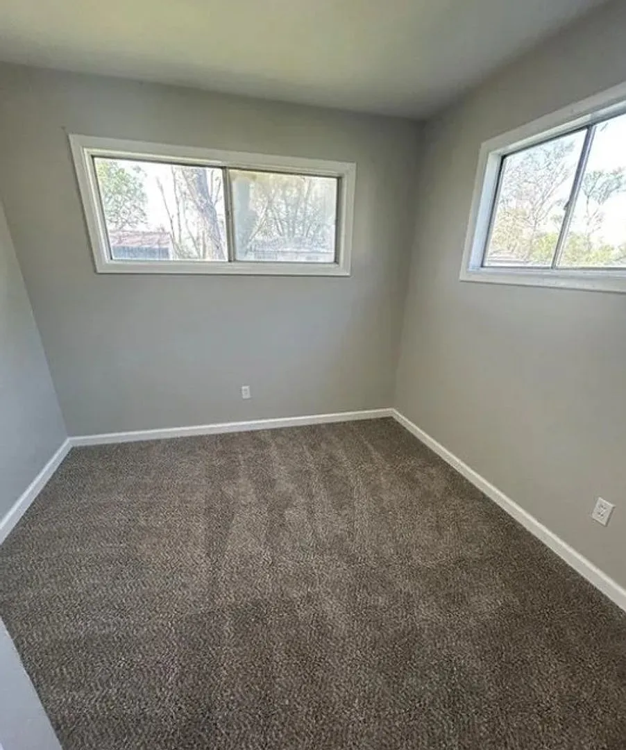For Lease — Photo 4