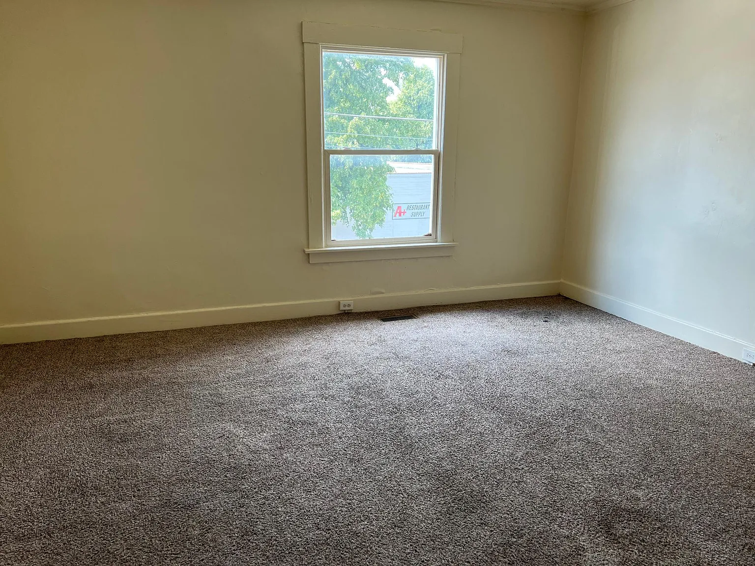 1421 Washington St — Photo 3