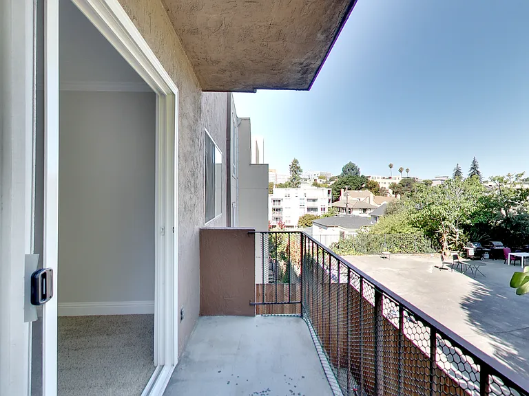 378 Van Buren - Renovated 2bed and 1bed units - Beautiful Building! — Photo 12