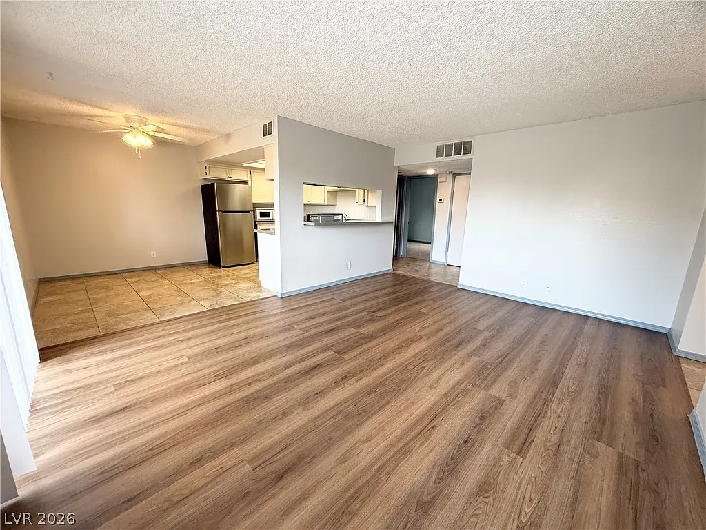 2 bed, 2.0 bath, 912 sqft, $1,235 — Photo 3