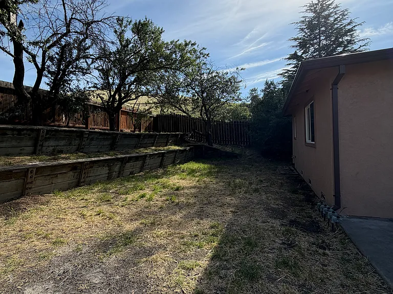 1089 Honey Ct — Photo 15
