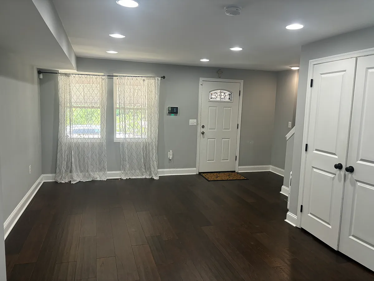 Building Photo - 3573 Shannon Dr #1