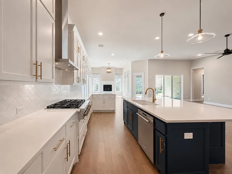 350 Pearland Dr — Photo 11
