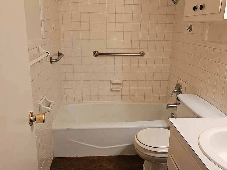 102 E Avenue A #6 — Photo 8