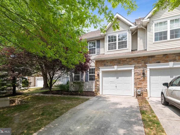 127 Hidden Dr, Blackwood, NJ 08012