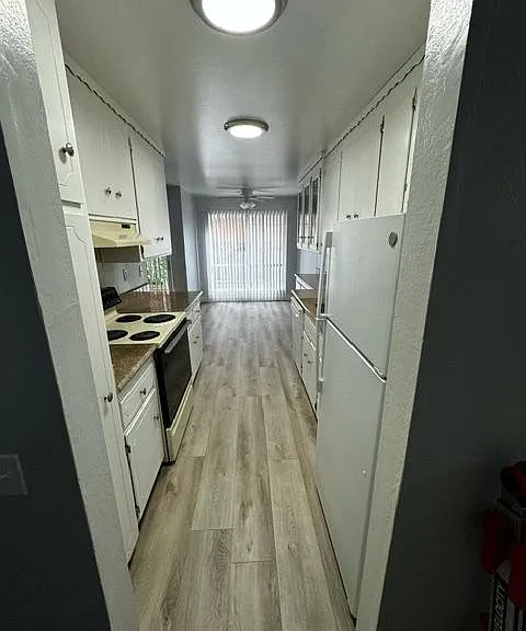 North Lake Tower — Photo 17