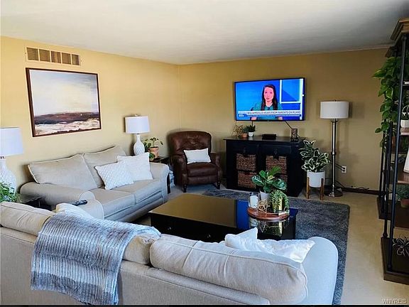 4th image of 27 Sherry Dr