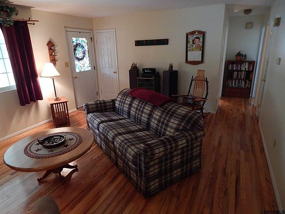 3rd image of 4 Eureka Dr