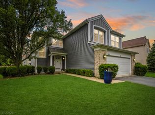 1389 Windsor Ln, Grayslake, IL