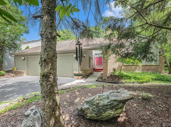 3661 Quail Hollow Dr, Bloomfield Township, MI 48302