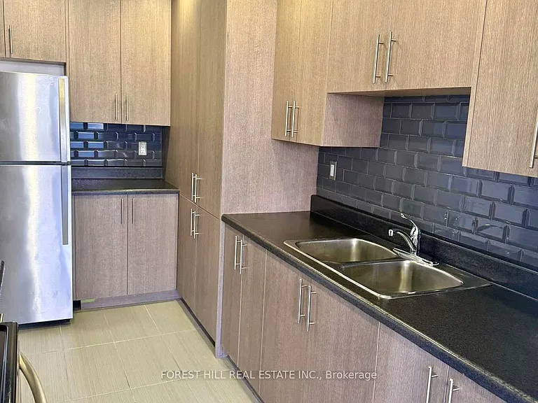 35 Esterbrooke Ave #209 — Photo 3