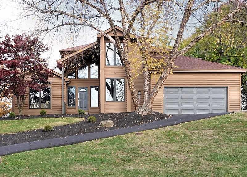 1st image of 7918 Bennington Dr