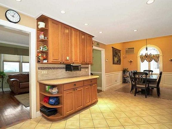 4th image of 55 Cedar St