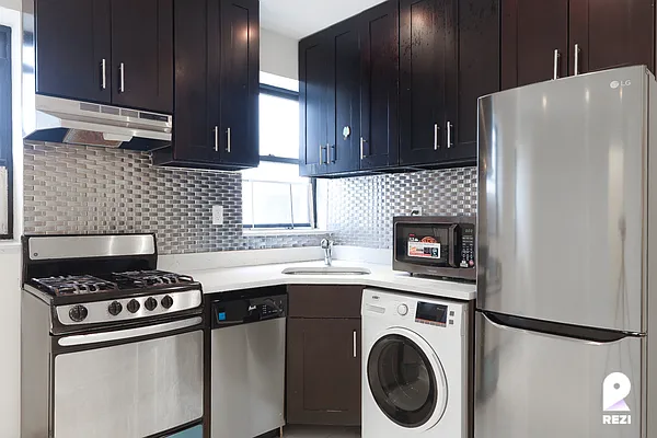 Rented by REZI | media 10