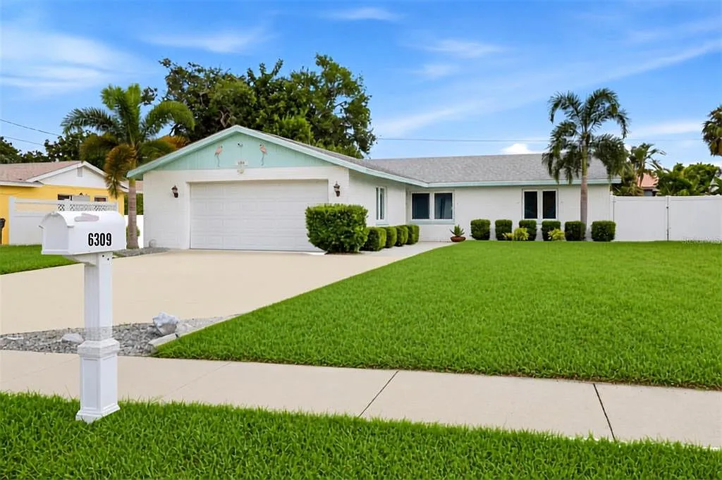 3 bed, 2.0 bath, 1242 sqft, $3,300 — Photo 1